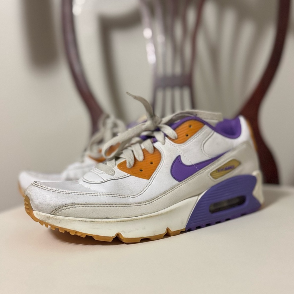 Nike Air Max Youth Size 6 White Orange and Purple